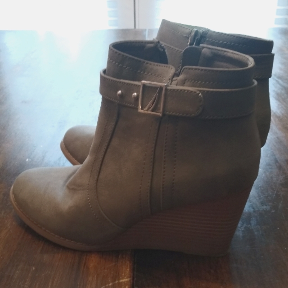 Nautica ladies booties grey 8 1/2